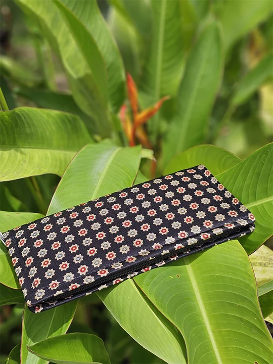 black wallet