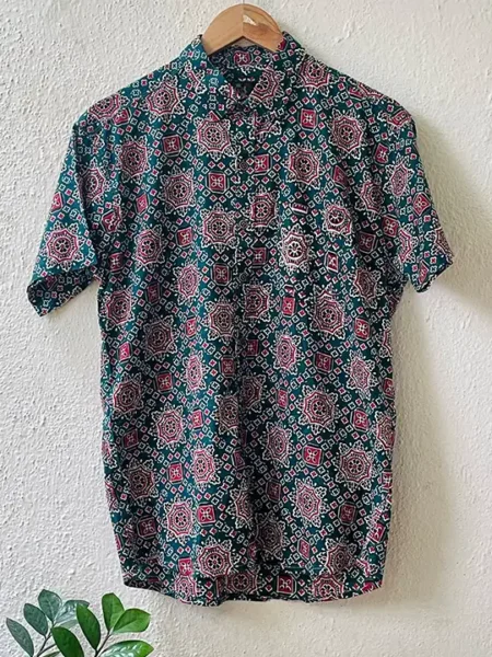 green printed half sleeve shirt