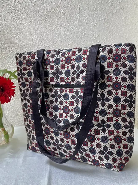 white tote bag
