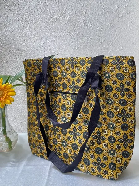 yellow star tote bag