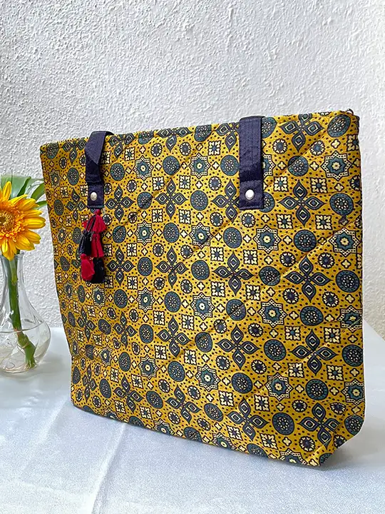 yellow star tote bag back