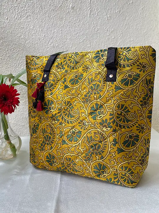 yellow tote bag back