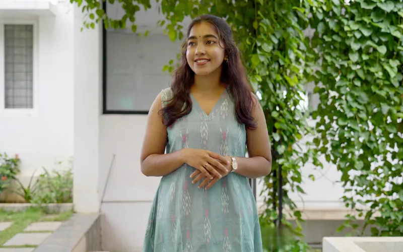 a line kurti for apple shaped body